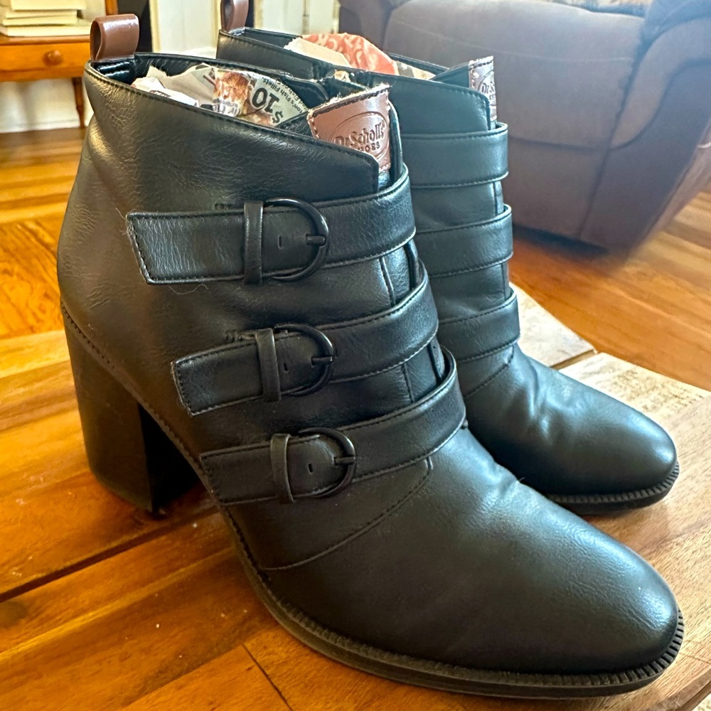 Dr. Scholl’s  “Leave It” Bootie~ Black 9M